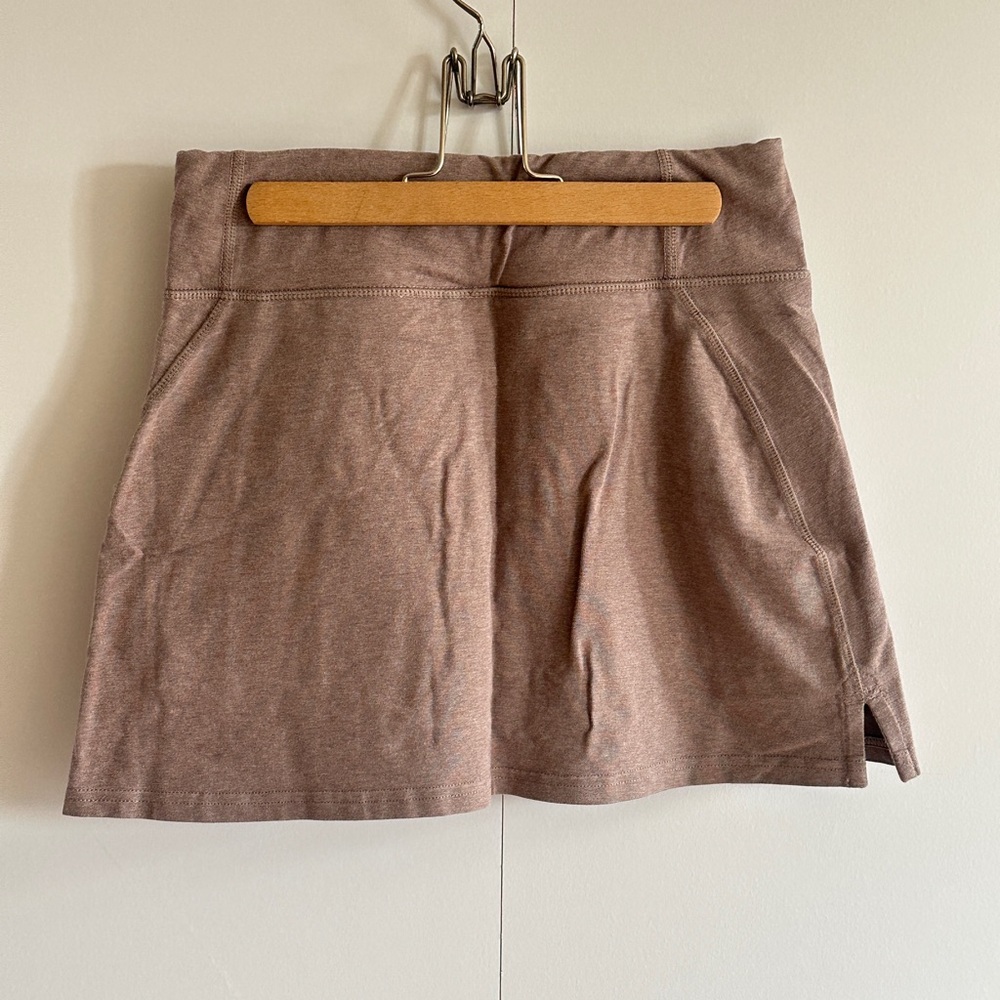Pact Skort in Mauve Brown - Picture 2 of 4
